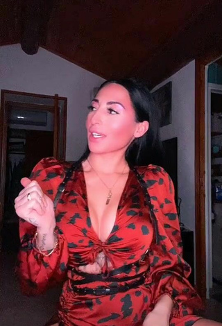 4. Pocahontasmaria is Showing Sexy Cleavage