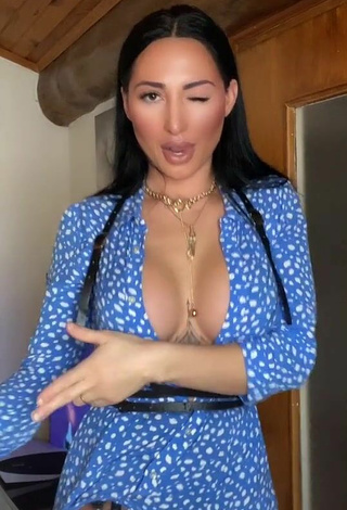 2. Sweetie Pocahontasmaria Shows Cleavage and Bouncing Boobs