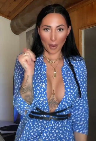 6. Sweetie Pocahontasmaria Shows Cleavage and Bouncing Boobs