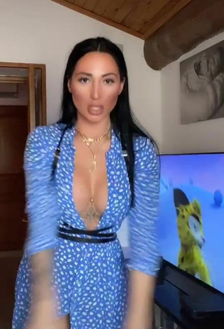 4. Alluring Pocahontasmaria Shows Cleavage and Bouncing Breasts