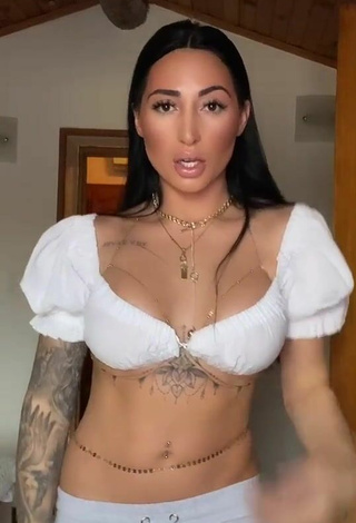 2. Hottie Pocahontasmaria in White Crop Top