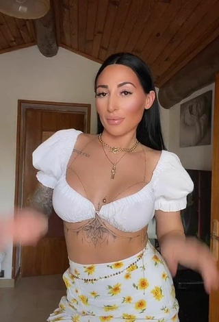 4. Pocahontasmaria in Cute White Crop Top and Bouncing Tits