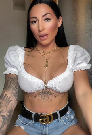 3. Pocahontasmaria in Sweet White Crop Top and Bouncing Breasts