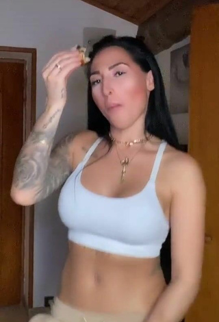 4. Hottie Pocahontasmaria in Grey Sport Bra and Bouncing Tits