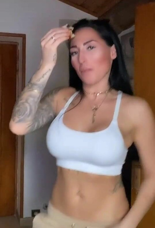 5. Hottie Pocahontasmaria in Grey Sport Bra and Bouncing Tits