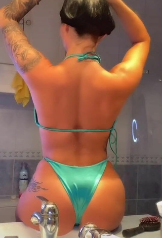 Titillating Pocahontasmaria Shows Butt