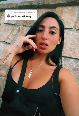 Pocahontasmaria Shows her Sweet Cleavage