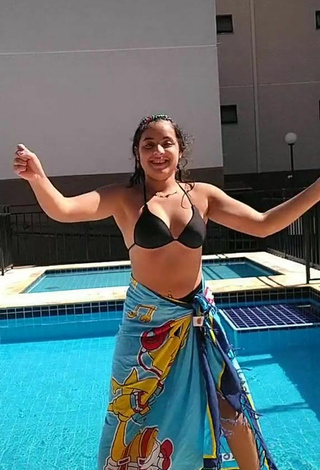 Luscious Raquel Toledoh in Black Bikini Top at the Swimming Pool while Twerking and Bouncing Boobs