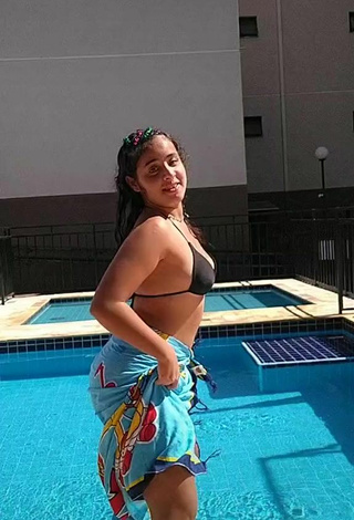 6. Luscious Raquel Toledoh in Black Bikini Top at the Swimming Pool while Twerking and Bouncing Boobs