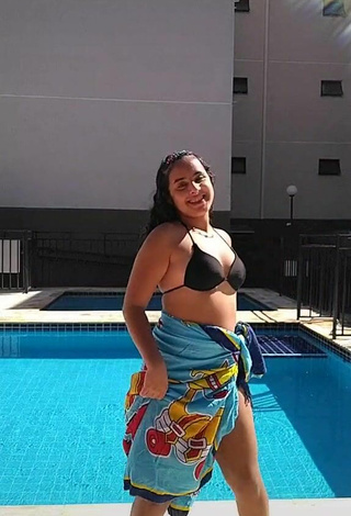 Sexy Raquel Toledoh Shows Cleavage in Black Bikini Top at the Swimming Pool