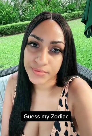 2. Hot Juliet Ibrahim Shows Cleavage