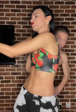 4. Sultry Roxana Erdei in Floral Crop Top