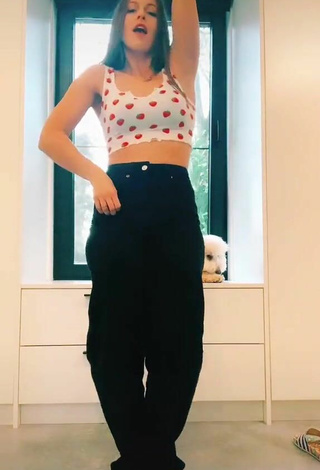 6. Sultry Sarah Bossuwe in Crop Top