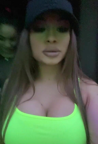 2. Cute Simonna Braboveanu Shows Cleavage in Lime Green Crop Top