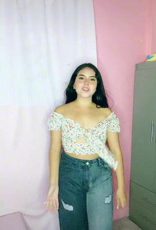 Hottie Soydanielikald in Floral Crop Top