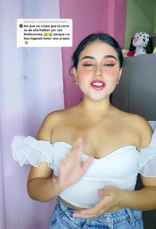 Hot Soydanielikald Shows Cleavage in White Crop Top