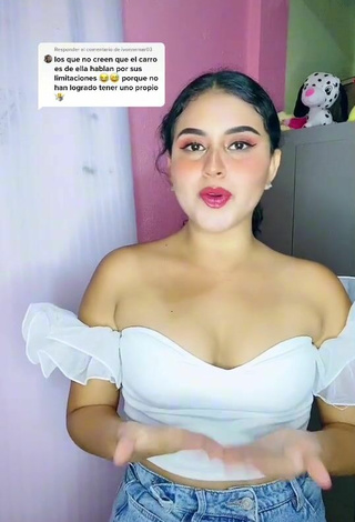 2. Hot Soydanielikald Shows Cleavage in White Crop Top