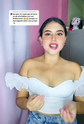 3. Hot Soydanielikald Shows Cleavage in White Crop Top