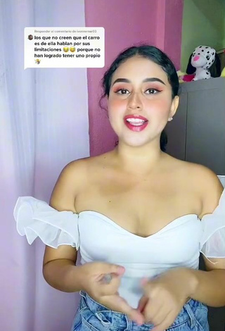 5. Hot Soydanielikald Shows Cleavage in White Crop Top