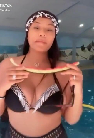 3. Sultry Stefflon Don Shows Cleavage in Black Bikini at the Swimming Pool and Bouncing Boobs