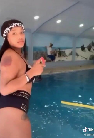 6. Sultry Stefflon Don Shows Cleavage in Black Bikini at the Swimming Pool and Bouncing Boobs