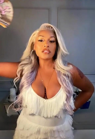 5. Beautiful Stefflon Don Shows Cleavage