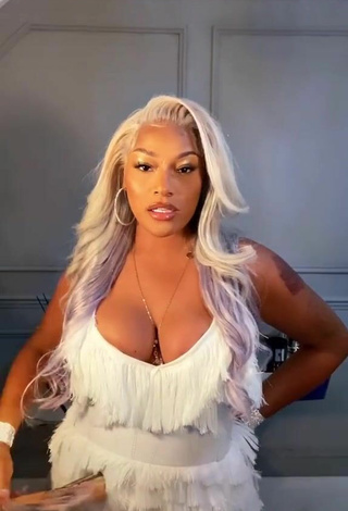 6. Beautiful Stefflon Don Shows Cleavage