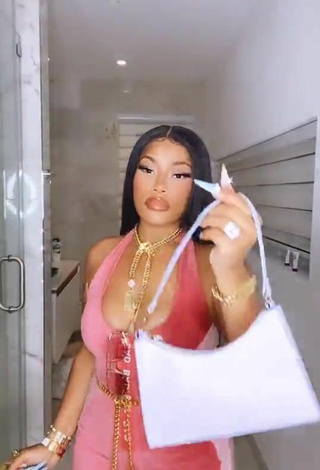 5. Sweetie Stefflon Don Shows Cleavage