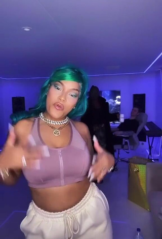 3. Sultry Stefflon Don Shows Cleavage in Crop Top