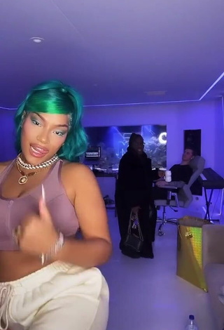 5. Sultry Stefflon Don Shows Cleavage in Crop Top