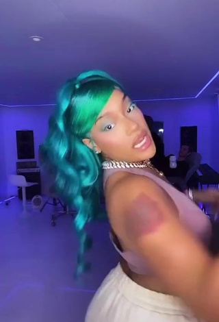 6. Sultry Stefflon Don Shows Cleavage in Crop Top