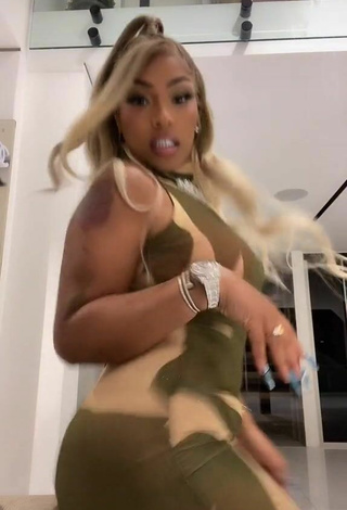 2. Luscious Stefflon Don Shows Big Butt while Twerking