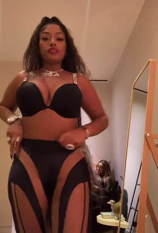 2. Sultry Stefflon Don Shows Cleavage in Black Bra and Bouncing Breasts