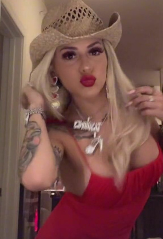 Luscious Tay Money Shows Cleavage