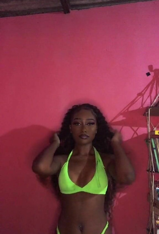 Amazing Laiane Rodrigues Shows Cleavage in Hot Lime Green Bikini while Twerking