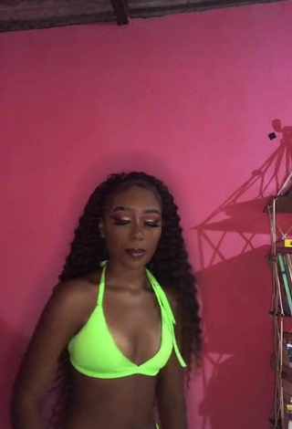 6. Amazing Laiane Rodrigues Shows Cleavage in Hot Lime Green Bikini while Twerking