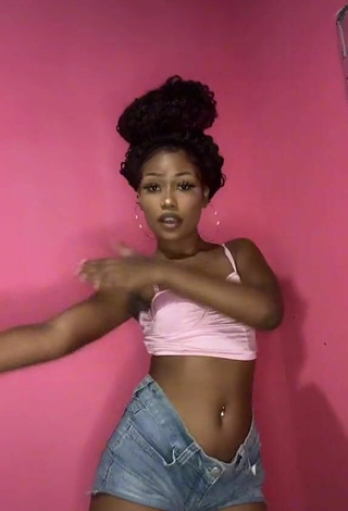 2. Hot Laiane Rodrigues in Pink Crop Top