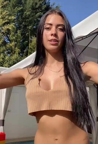 Sexy Ydrissia️ Shows Cleavage in Beige Crop Top