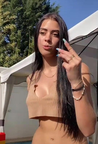 2. Sexy Ydrissia️ Shows Cleavage in Beige Crop Top