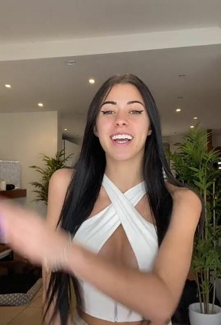 4. Luscious Ydrissia️ Shows Cleavage in White Crop Top