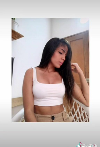 5. Luscious Melissa Parra Shows Cleavage in White Crop Top