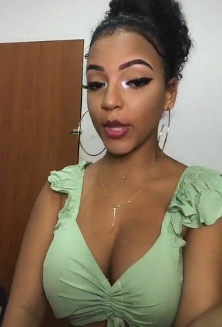 2. Luscious Ziane Martins Shows Cleavage in Green Crop Top