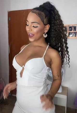 4. Ziane Martins Demonstrates Erotic Cleavage and Bouncing Boobs