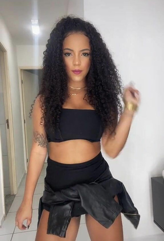 3. Cute Ziane Martins in Black Crop Top while Twerking