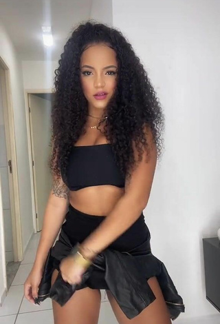 4. Cute Ziane Martins in Black Crop Top while Twerking