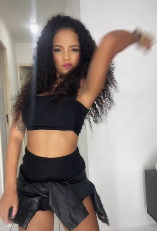 5. Cute Ziane Martins in Black Crop Top while Twerking