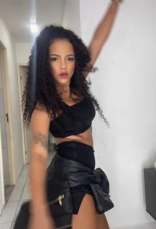 6. Cute Ziane Martins in Black Crop Top while Twerking