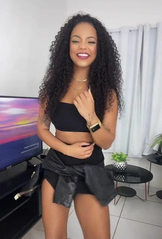 2. Seductive Ziane Martins in Black Crop Top