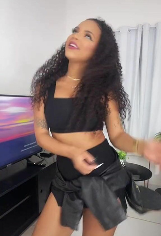 5. Seductive Ziane Martins in Black Crop Top