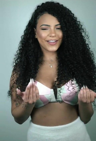 Luscious Ziane Martins in Bra and Bouncing Boobs